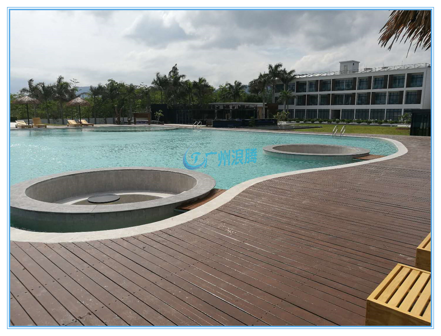 水上樂園設(shè)備廠家